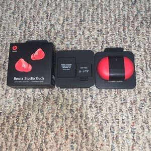 Beats Studio Buds red